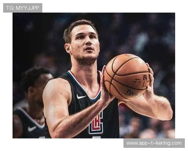 乌斯克步伐细腻持续压制对方节奏