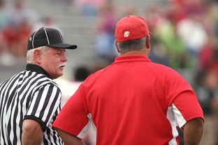 开云体育在线入口-教练战术布置频繁调整引发讨论,教练在布置战术时讲到了常用的比赛阵型