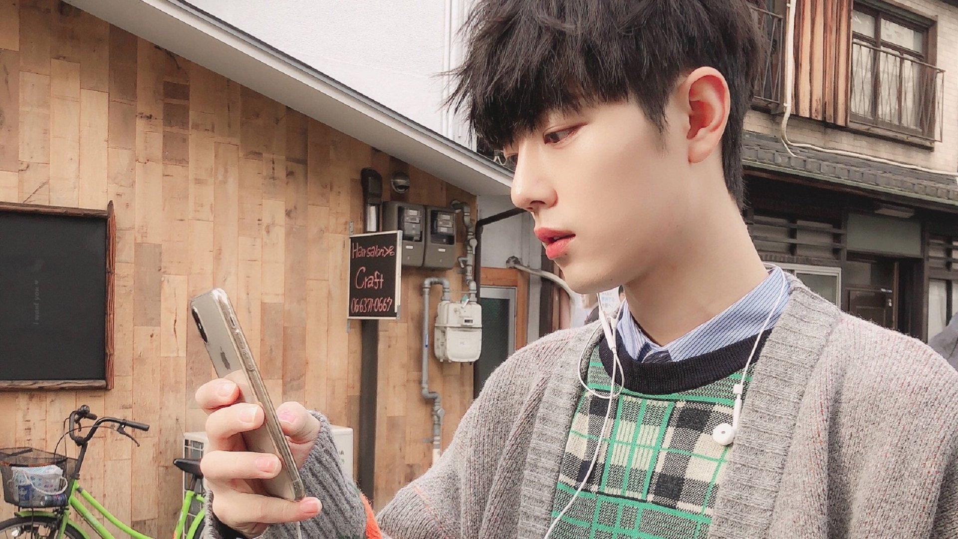 开云体育娱乐-76人球员参与电台连线互动气氛轻松,76人宣传片